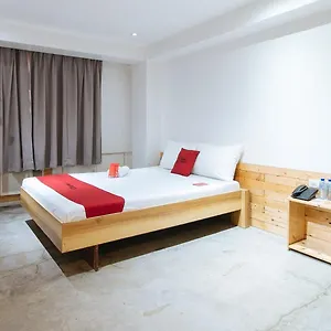 Hotel Reddoorz @ Boni Avenue